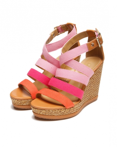 复古粉红色休闲坡跟凉鞋