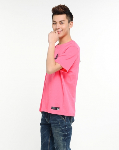 男子粉色短袖t恤