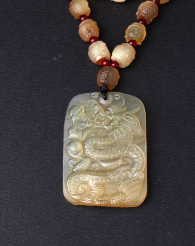 天然羚羊角精雕雕龙挂件