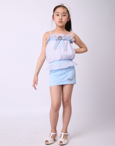 女童蓝色彩条色吊带裙