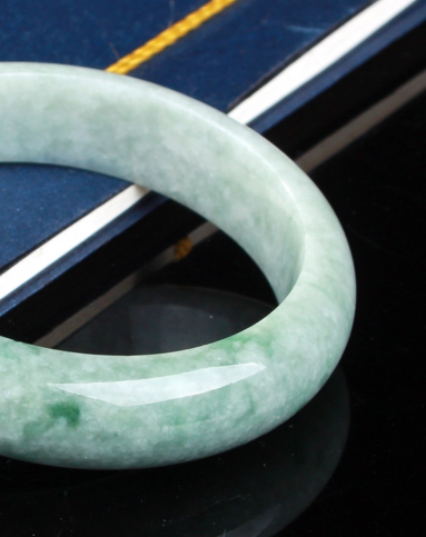 女性 天然翡翠a货豆种手镯附证书