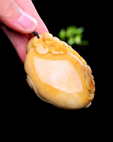 大师级精雕立体特色黄翡笑口常开弥勒手把件