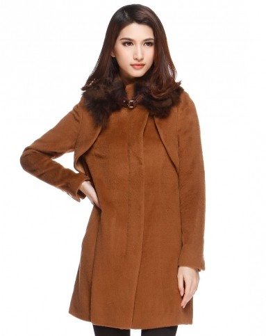 棕色毛领素雅长袖大衣
