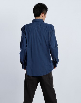 墨蓝色长袖衬衫