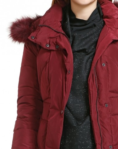 枣红色连帽休闲长袖羽绒服