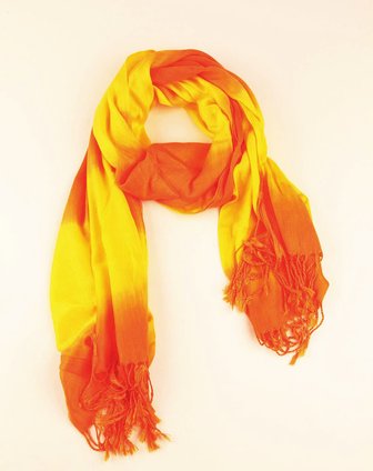 黄橙渐变色长披肩
